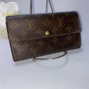 Authentic Louis Vuitton Monogram Sarah Wallet